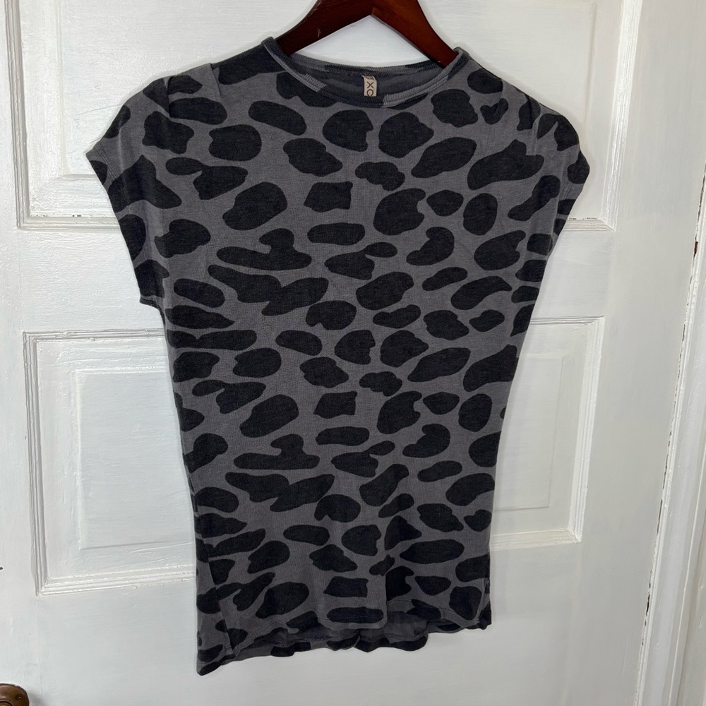 XCVI Black and Gray Leopard Print Women's Tee